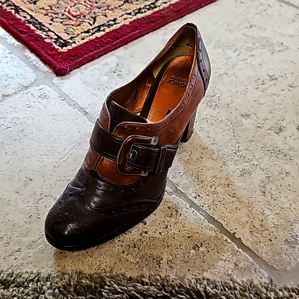Circa Joan and David Oxford Style Heel